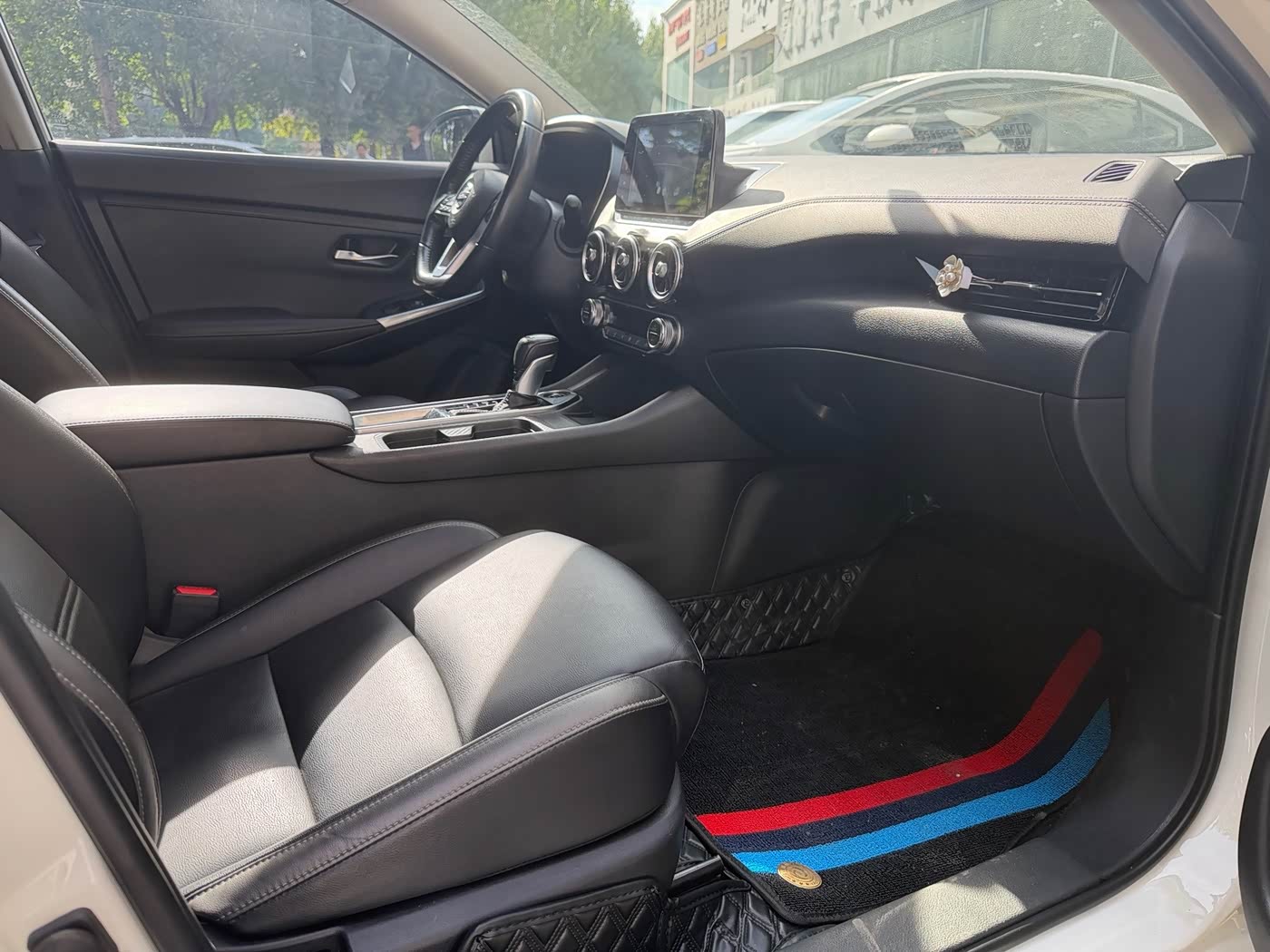 Nissan Sylphy 1.6 л 2023 г. Белый, пробег 49000 км