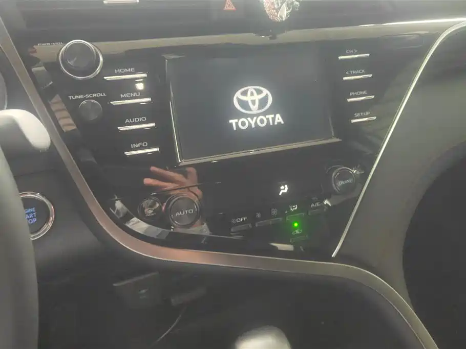 TOYOTA CAMRY