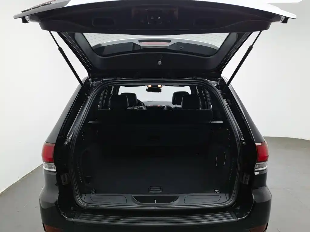 Jeep Grand Cherokee (Import) — миниатюра 16