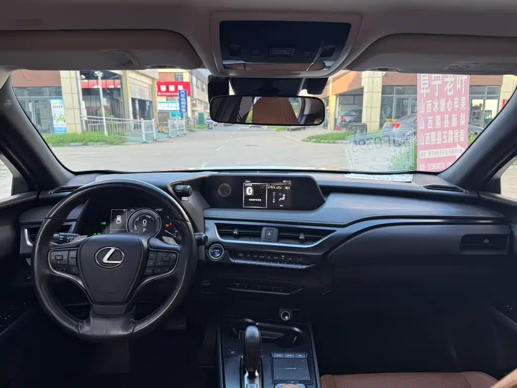 Lexus UX New Energy — миниатюра 6
