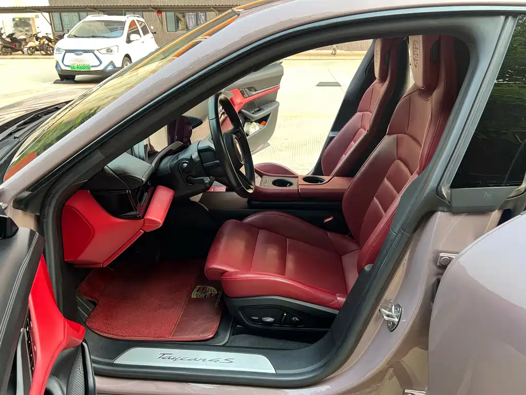 Porsche Taycan — миниатюра 6