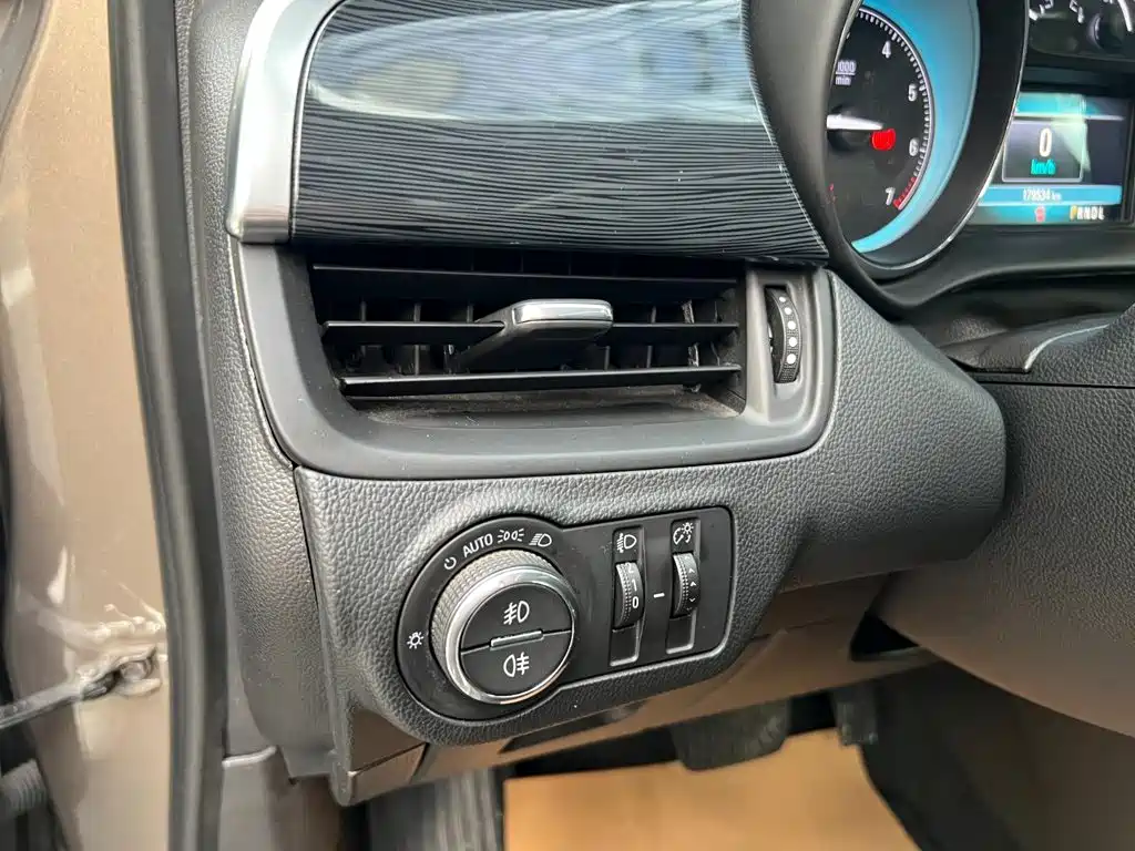 Buick Envision Plus — миниатюра 8