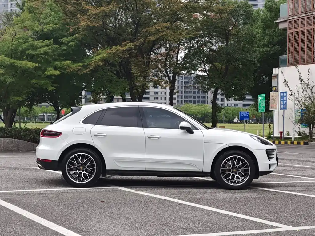 Porsche Macan — миниатюра 8