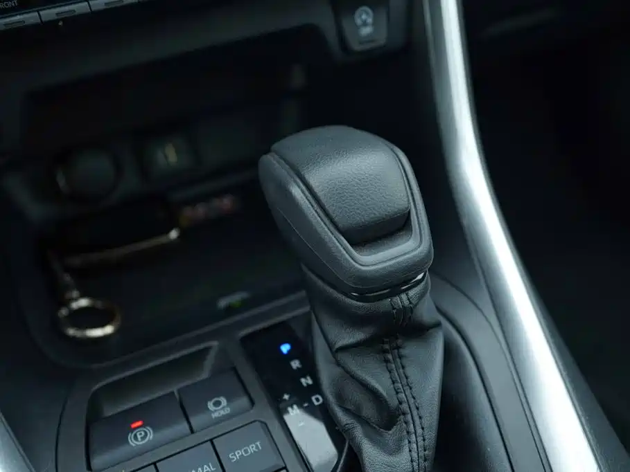 Toyota RAV4 — миниатюра 8
