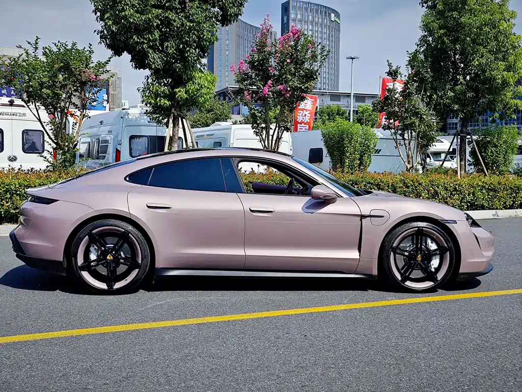 Porsche Taycan — миниатюра 4