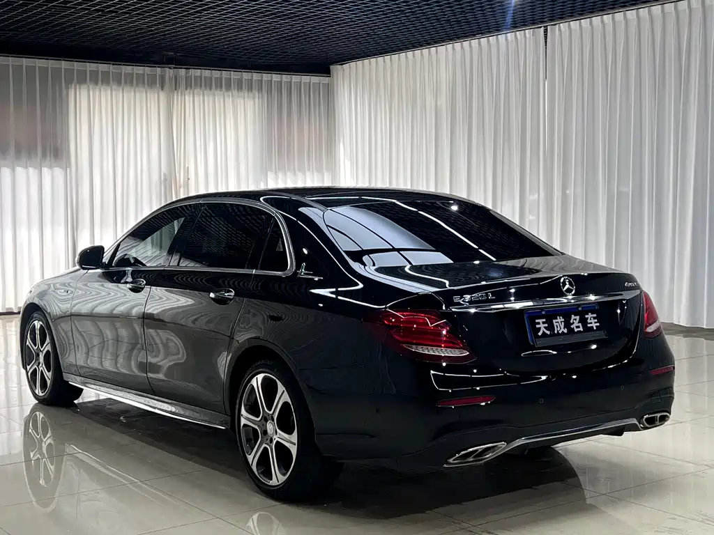 Mercedes-Benz E-Class — миниатюра 6