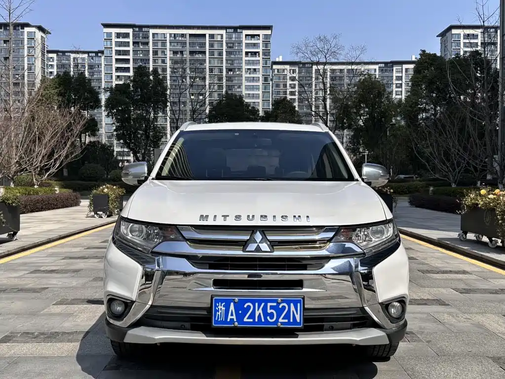 MITSUBISHI OUTLANDER