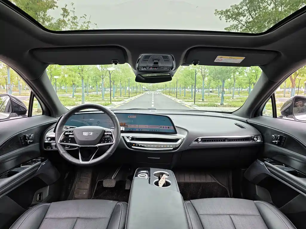 Cadillac Lyriq — миниатюра 18