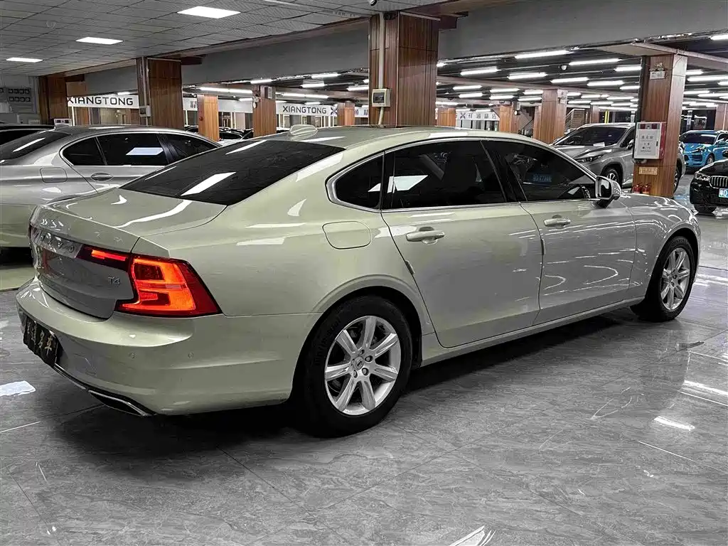 Volvo S90 2018 T4