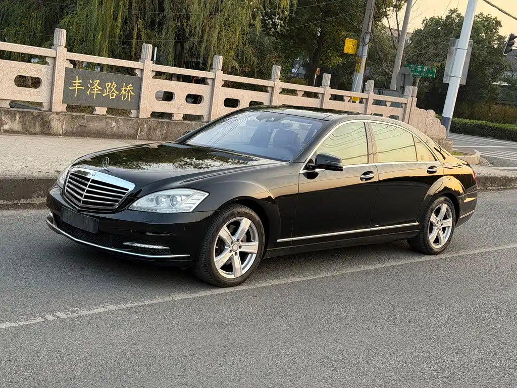 Mercedes-Benz S-Class 2010