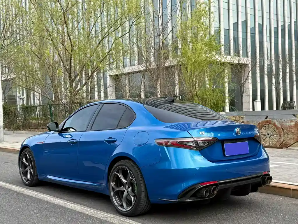 Alfa Romeo Giulia 2023 2.0T 280HP