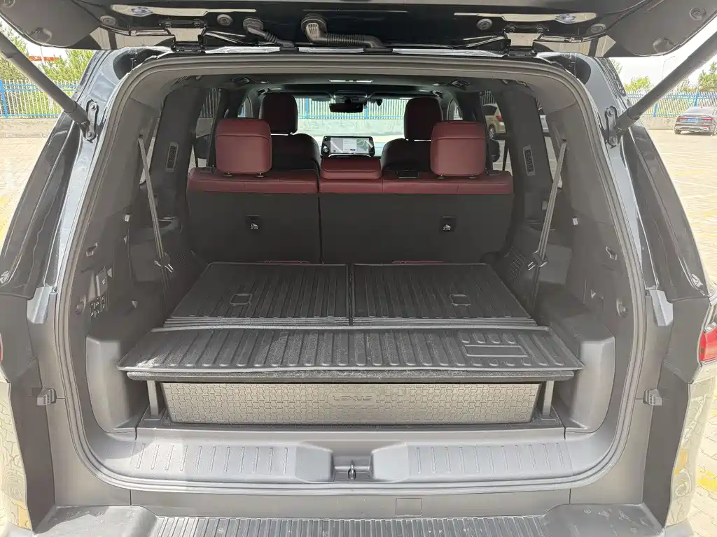 Lexus LX — миниатюра 8