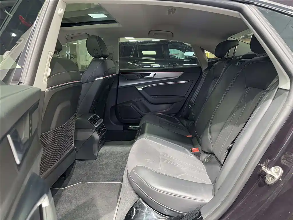 Audi A7L 2024 45TFSI S-line