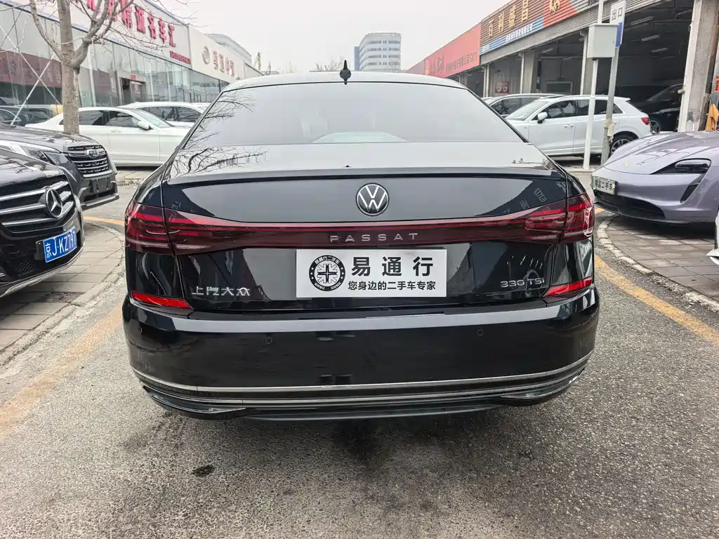 VOLKSWAGEN PASSAT
