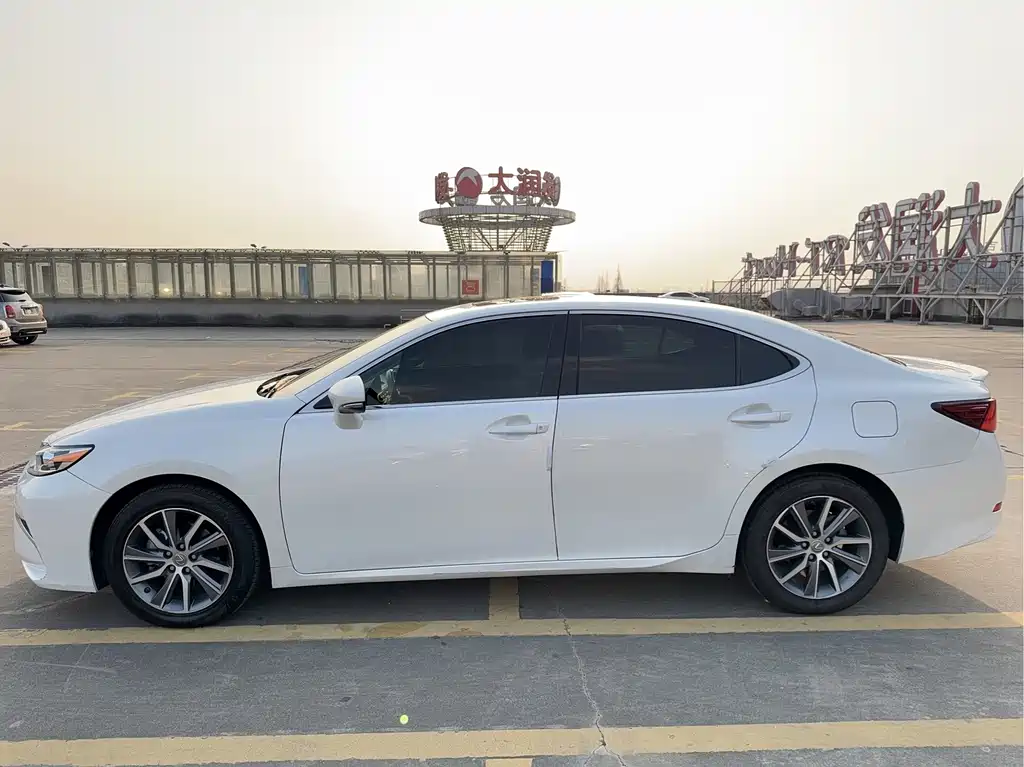 Lexus ES — миниатюра 7