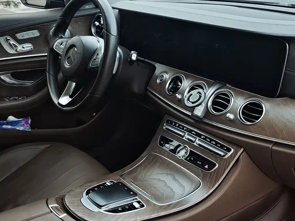 Mercedes-Benz E-Class — миниатюра 9