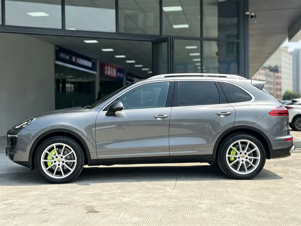 Porsche Cayenne — миниатюра 4