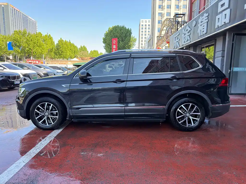 Volkswagen Tiguan L L 2018 330TSI AT Luxury
