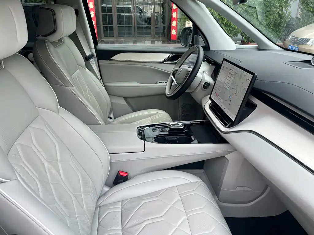 Volvo EM90 — миниатюра 9