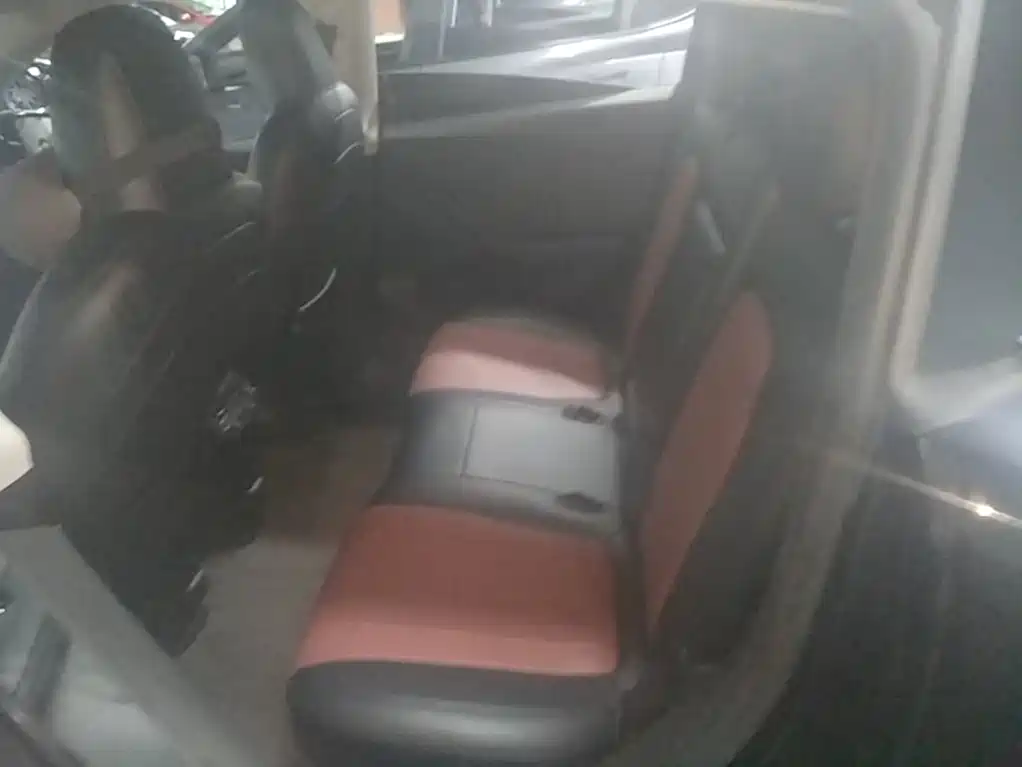 Tesla Model Y — миниатюра 17