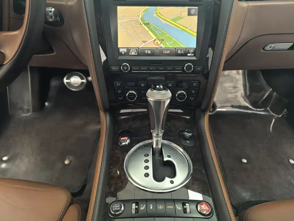 Bentley Flying Spur 2010 6.0T мест
