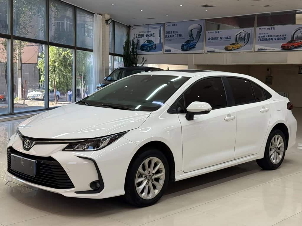 Toyota Corolla 1.2 л 2022 г. Белый, пробег 39000 км
