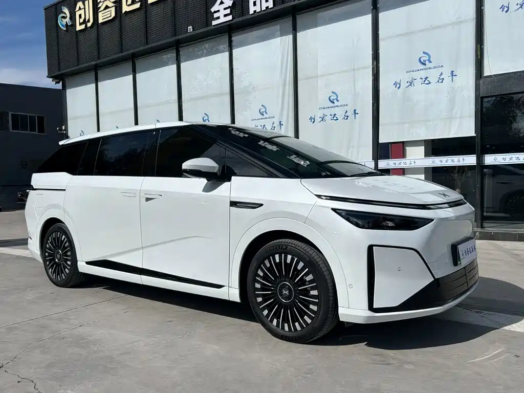 XPeng X9 — миниатюра 2