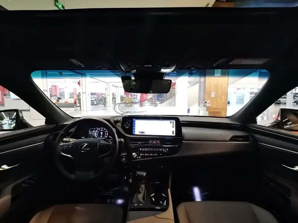 Lexus ES — миниатюра 11