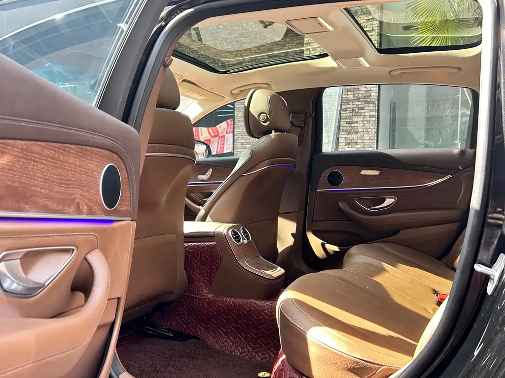 Mercedes-Benz E-Class — миниатюра 10