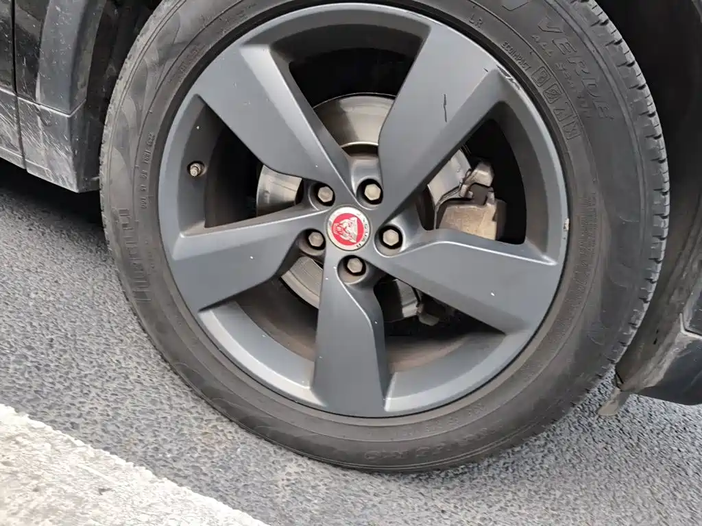 Jaguar E-PACE — миниатюра 8