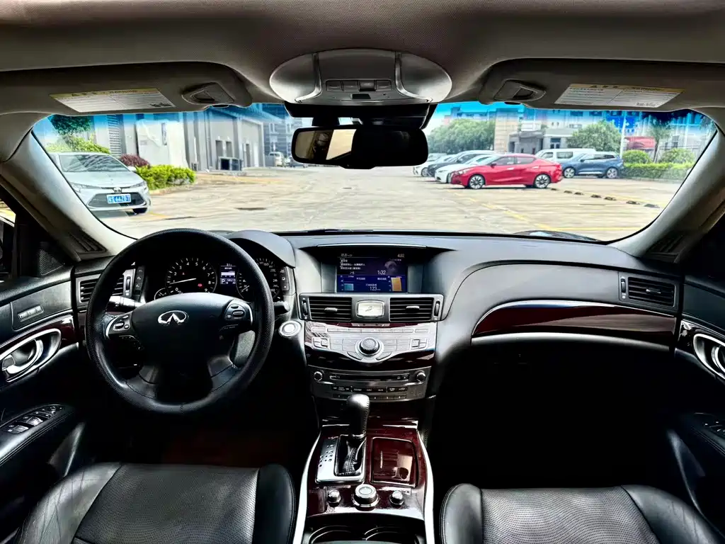 Infiniti M — миниатюра 5