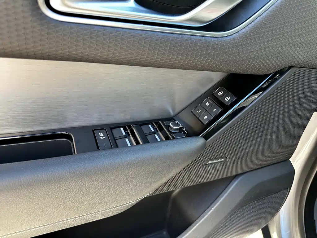 Land Rover Velar — миниатюра 5