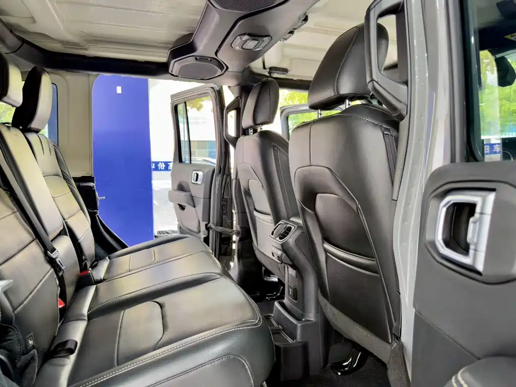Jeep Wrangler PHEV — миниатюра 15