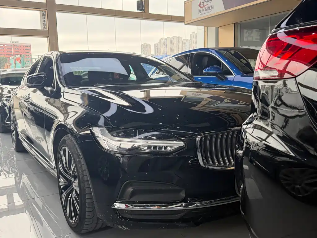 Volvo S90 2023 B5 Luxury