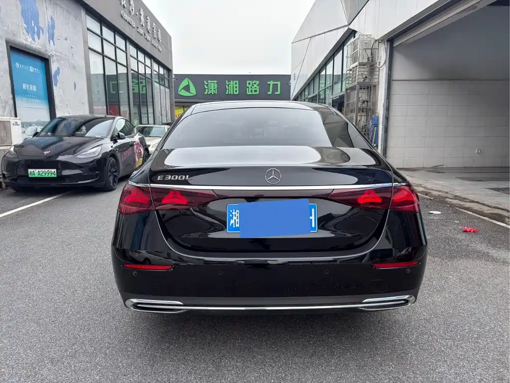 Mercedes-Benz E-Class — миниатюра 5