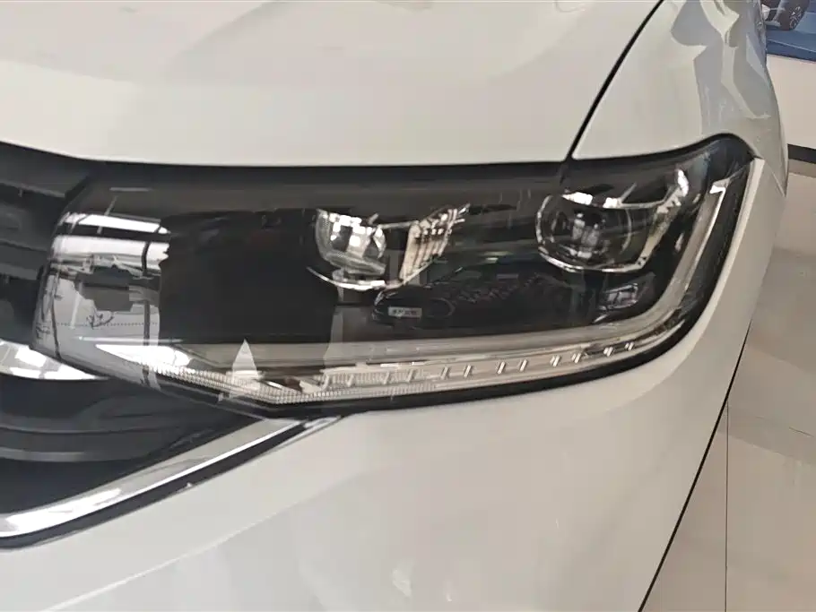 VOLKSWAGEN EXPLORING THE SHADOW