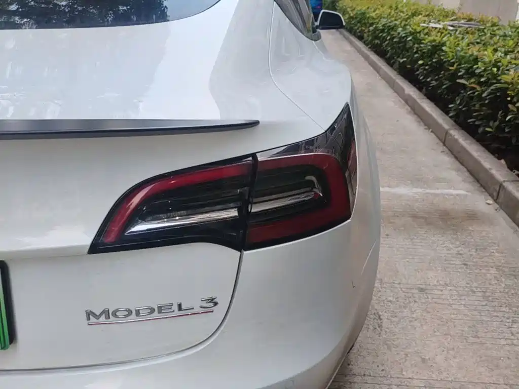 Tesla Model 3 — миниатюра 8