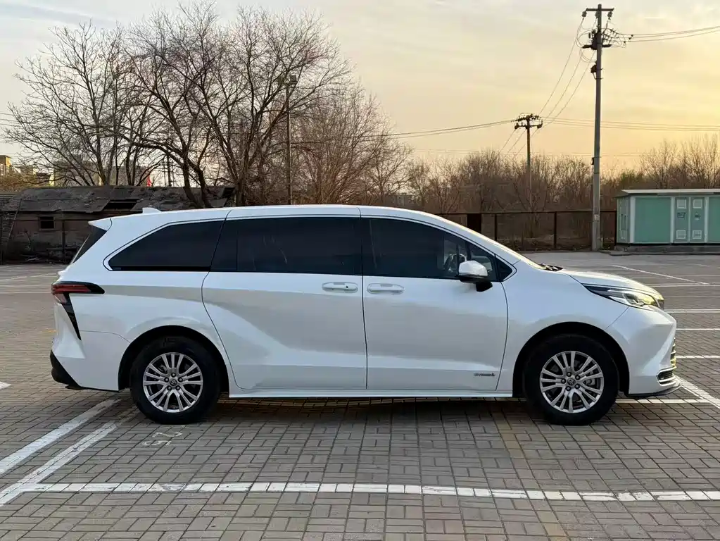 TOYOTA SIENNA