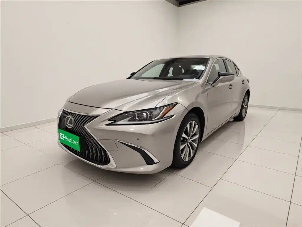 Lexus ES 2019