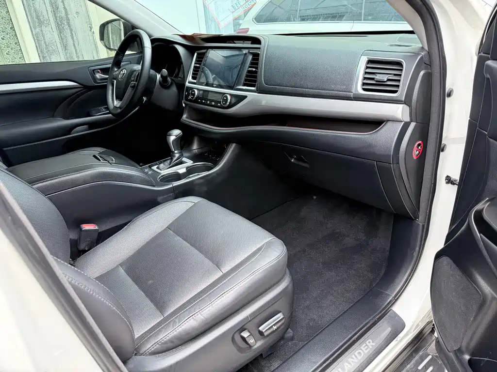 Toyota Highlander — миниатюра 21