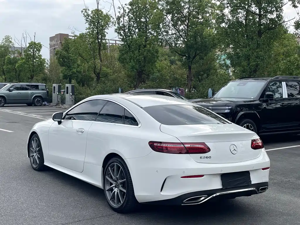 Mercedes-Benz E-Class (Import) — миниатюра 14