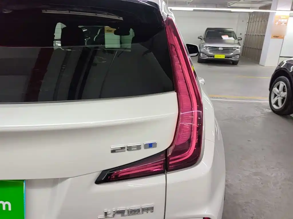 Cadillac XT4 — миниатюра 8