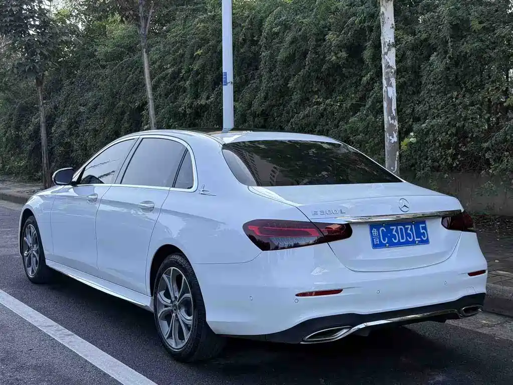Mercedes-Benz E-Class — миниатюра 7