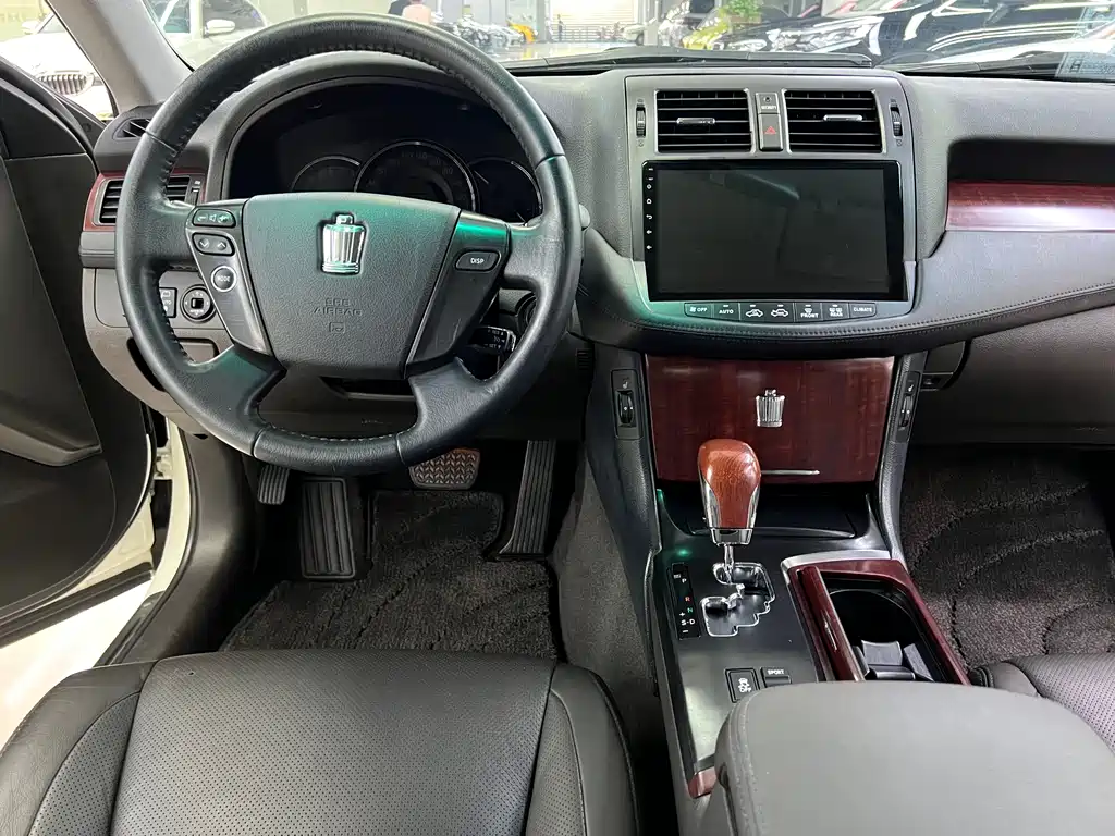 Toyota Crown 2010 2.5L Royal