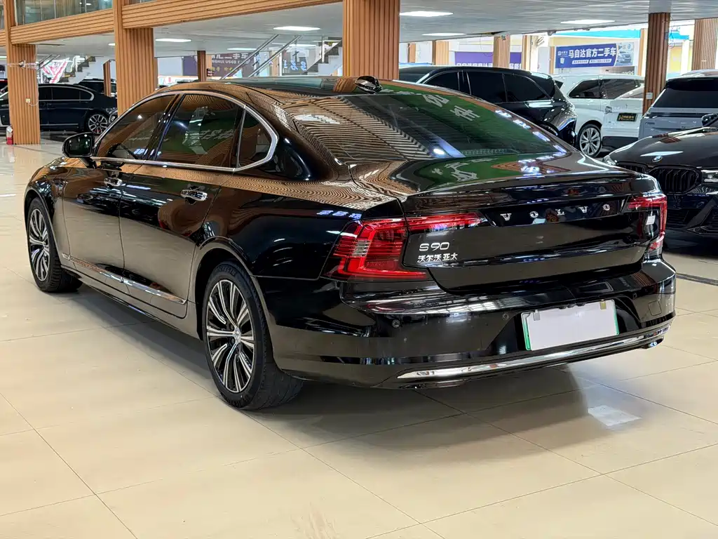 Volvo S90 PHEV — миниатюра 24