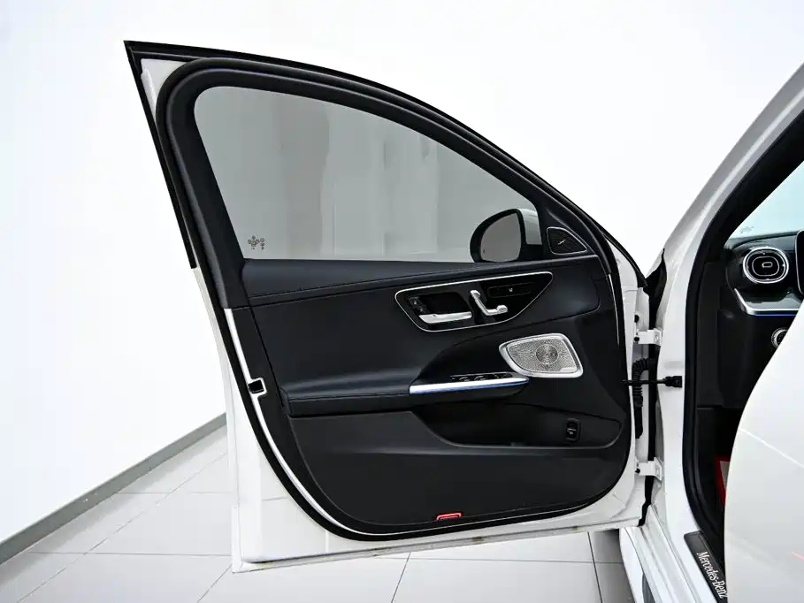 Mercedes-Benz C-Class — миниатюра 20