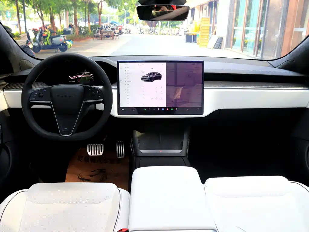 Tesla Model S — миниатюра 8
