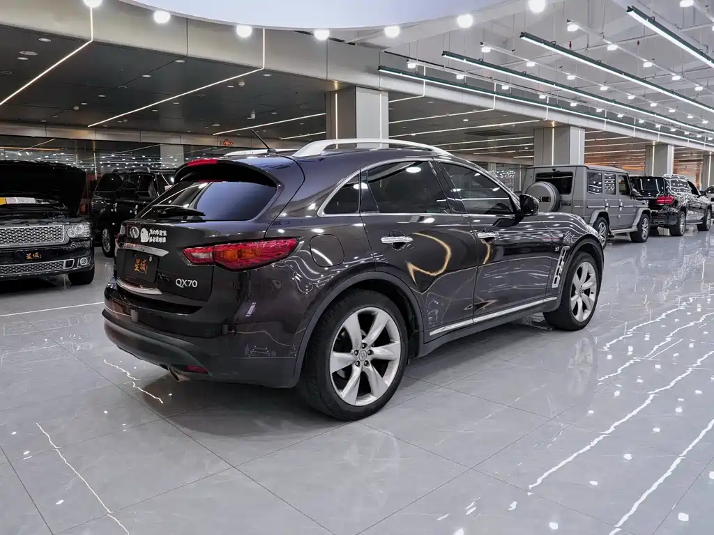 Infiniti QX70 2013 3.7L Standard