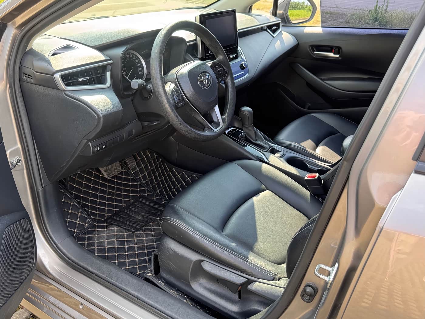 Toyota Corolla 1.5 л 2021 г. Серебристо-серый, пробег 50000 км