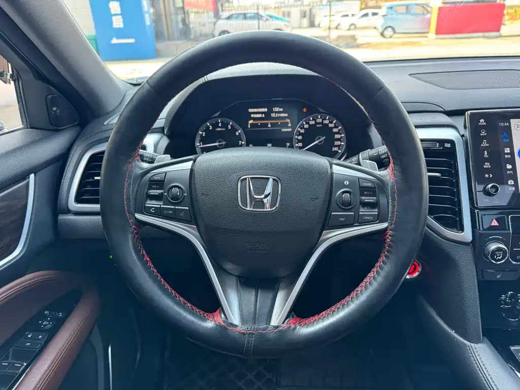 HONDA UR V